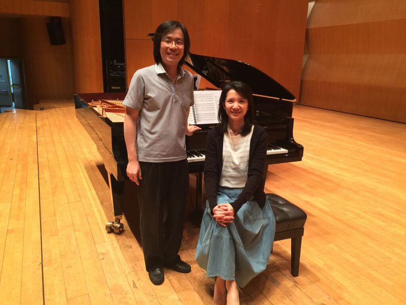 鋼琴家林瑋祺（左）、李宜芳（右）25日將舉行2022雙鋼琴音樂會—「畫」妝舞會，展現雙鋼琴音樂的精巧與變化。（李宜芳提供）中央社記者趙靜瑜傳真  111年6月24日