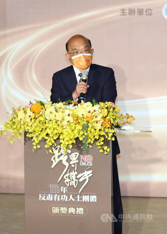 行政院長蘇貞昌(圖)24日在台北國家圖書館出席「111年全國反毒有功人士團體頒獎典禮」,致詞時表示,會盡最大努力讓台灣反毒更成功,台灣國民更健康,台灣更平安。中央社記者王飛華攝 111年6月24日