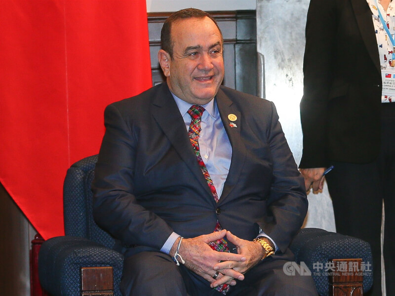 瓜地馬拉總統賈麥岱日前接受英媒專訪表示，只要他在任總統期間，瓜地馬拉就會繼續與台灣維持邦交。圖為2019年賈麥岱訪台。（中央社檔案照片）