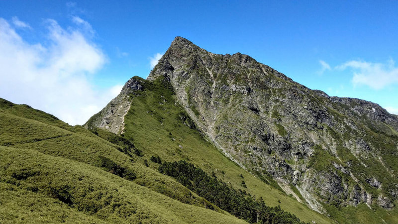 奇萊北峰標高3607公尺,是台灣10峻之一,以「黑色奇萊」著稱,國內登山客經常攀登的知名路線。(太管處提供)中央社記者李先鳳傳真 111年6月27日