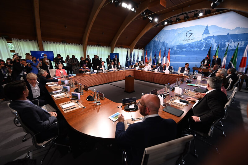 德國智庫建議G7應擴大規模，納入台灣等民主國家。圖為27日G7領袖在德國舉行峰會。（圖取自twitter.com/vonderleyen）