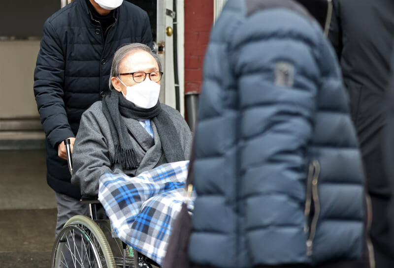 韓國前總統李明博日前因病再次出獄就醫。（韓聯社）