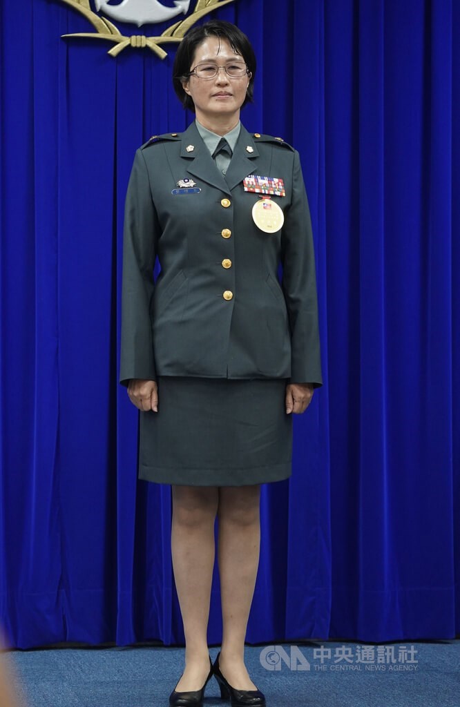 馬防部前後共任職3名女性政戰主任,媒體28日好奇詢問龔瓊玉少將馬防部是否為「女性少將搖籃」。龔瓊玉(圖)表示,對女性來說,軍中是非常公平及平等的競爭場域,只要自己願意努力,這裡提供一個非常好的晉升管道,無論男女都能得到公平對待。中央社記者徐肇昌攝 111年6月28日