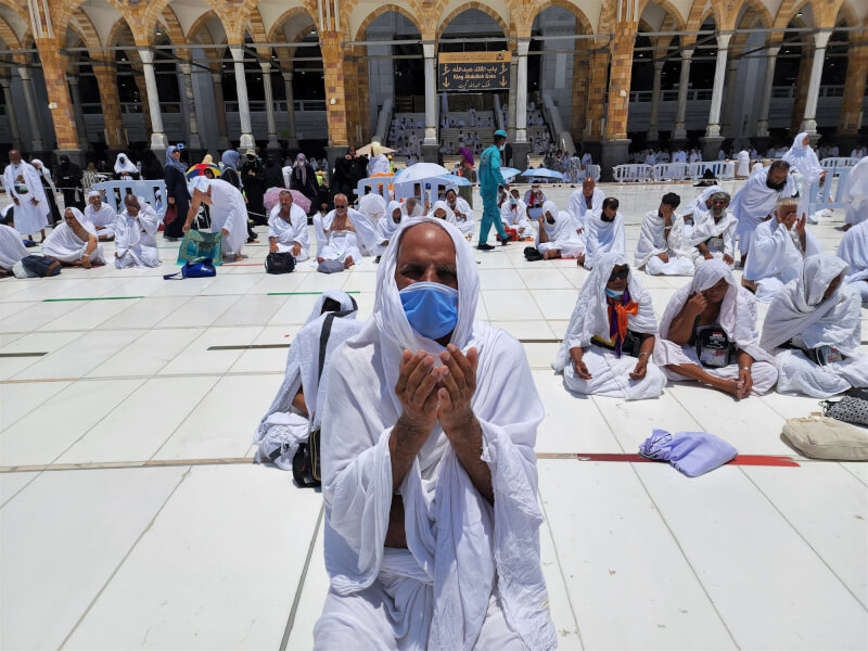 大批朝聖者1日開始抵達沙烏地阿拉伯聖城麥加，參加因COVID-19疫情而嚴重受影響兩年的朝覲活動。（安納杜魯新聞社）