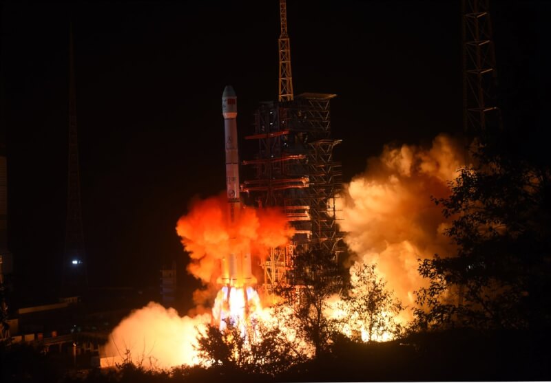 圖為中國2018年12月在西昌衛星發射中心成功發射嫦娥四號探測器。（中新社）