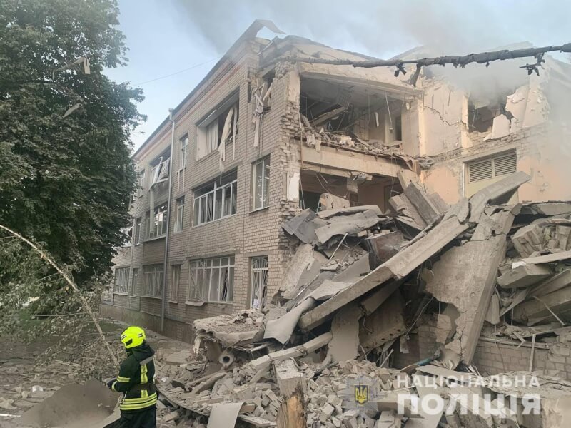 圖為4日哈爾科夫一處建築遭俄軍摧毀。（圖取自facebook.com/UA.National.Police）