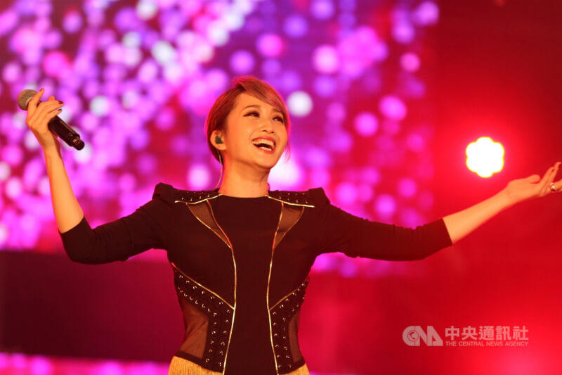 歌手朱俐靜罹患乳癌3日病逝，演藝圈友人表達不捨與悼念。（中央社檔案照片）