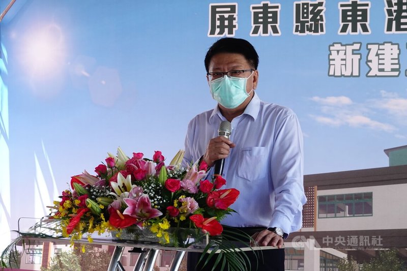 民進黨布局雙北市長人選，年底任期屆滿的屏東縣長潘孟安頻被點名選新北市長，潘孟安7日出席東港社會福利綜合館動土典禮受訪時回應，目前還是以縣政為重。中央社記者李卉婷攝  111年7月7日
