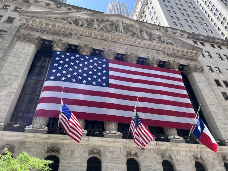 華爾街股市主要指數21日開高。圖為紐約證券交易所。（中央社檔案照片）