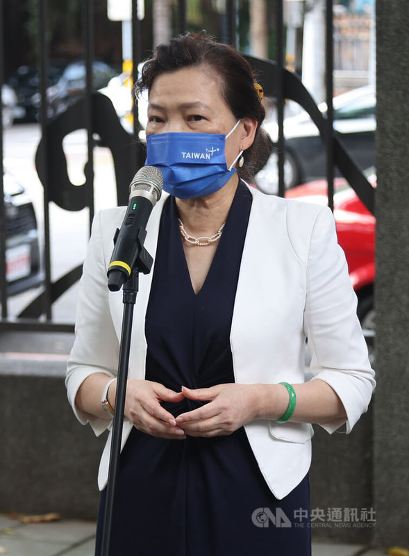 歐洲議會日前通過將核能投資列入綠能。經濟部長王美花8日受訪表示,台灣並非躁進廢核,但需確保核能後端核廢料取得較大共識,以及地方政府應與中央合作,唯有排除上述障礙,才能思考核能使用。中央社記者張新偉攝 111年7月8日
