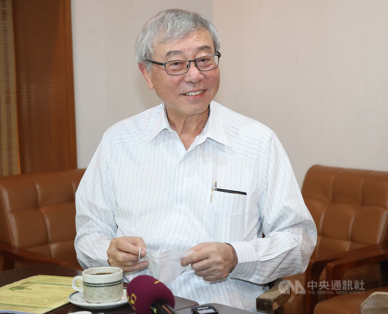 針對電價上漲是否助長企業出走潮,工總理事長苗豐強8日受訪表示,比起電價問題,重新檢討能源結構較為重要;他也指出,樂見歐盟將核能納入綠能的議案。中央社記者張新偉攝 111年7月8日
