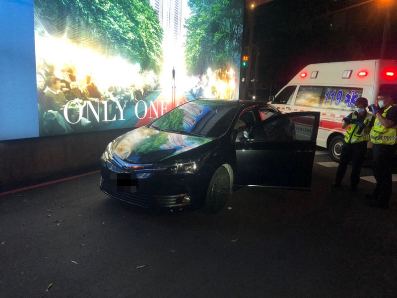 趙姓男子8日上午駕駛自小客車，在台中市西區與另輛自小客車發生擦撞車禍，僅輕微車損，不料10小時後被發現陳屍車內。（民眾提供）中央社記者趙麗妍傳真  111年7月9日