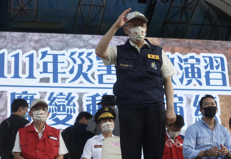 台北市長柯文哲(前右)12日在大直英迪格酒店,出席台北市111年災害防救演習。中央社記者吳家昇攝 111年7月12日