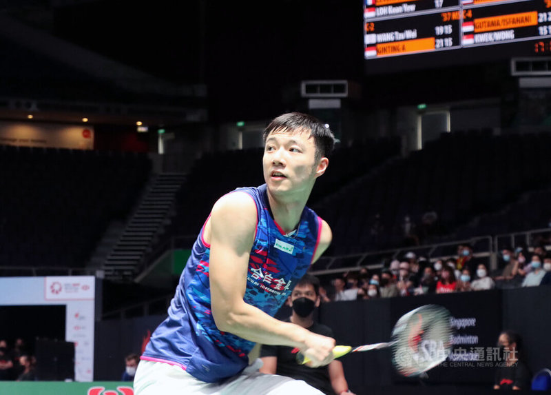 台灣「羽球王子」王子維（圖）22日在世界羽球錦標賽男單首輪僅花28分鐘，以21比8、21比6直落二淘汰越南選手阮進明，挺進32強。（中央社檔案照片）