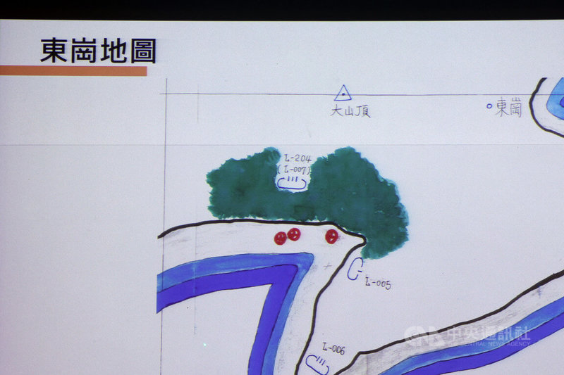 監察委員高涌誠重啟調查「76年3月7日金門烈嶼駐軍槍殺約20名越南難民」案，13日下午公布調查報告，現場透過大螢幕投影，說明金門烈嶼駐軍陸軍第158師於民國76年間，曾在東崗L005據點海灘槍殺上岸求救的越南難民；此事件也被稱為「三七事件」。中央社記者趙世勳攝 111年7月13日