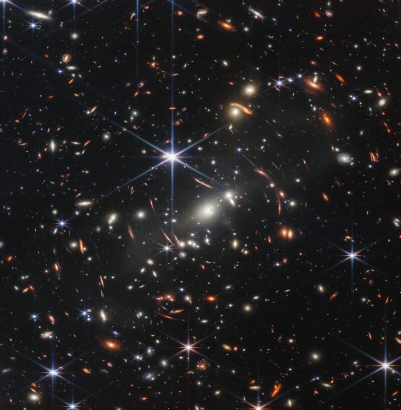 韋伯太空望遠鏡捕捉到歷來「早期宇宙最深處、最清晰的紅外線影像」，可追溯到138億年前。（圖取自facebook.com/NASAGoddard）