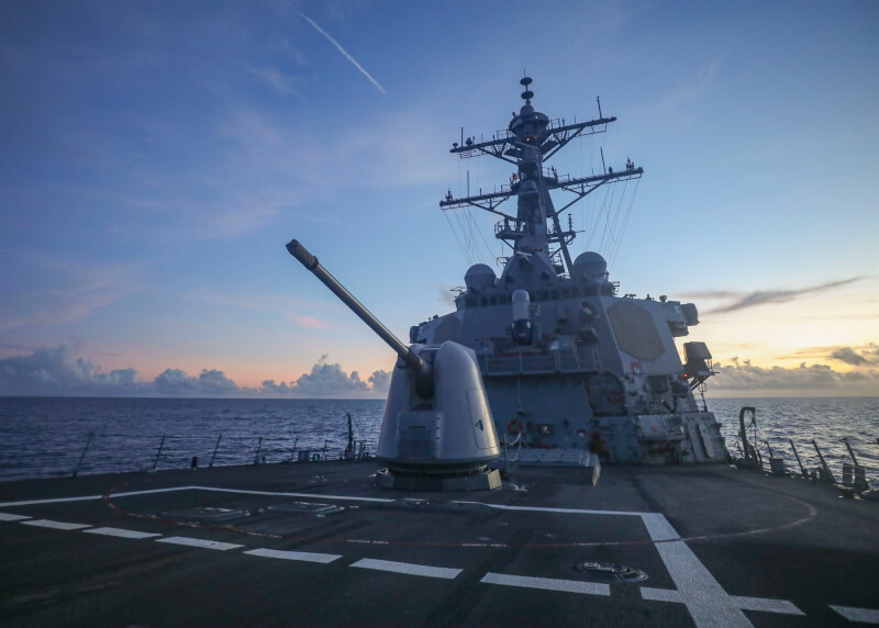美國飛彈驅逐艦「班福特號」13日駛近南海爭議領土西沙群島，引來北京當局憤怒回應。（圖取自facebook.com/7thfleet）