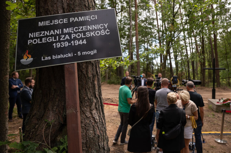 波蘭國家紀念研究所13日宣布，境內前納粹集中營附近發現一座埋有約1萬5800公斤人類骨灰的萬人塚。（圖取自twitter.com/ipngovpl_eng）