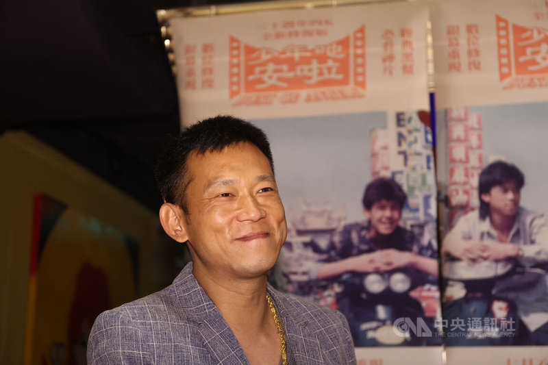 台灣經典黑幫片「少年吔,安啦!」重映,演員顏正國(圖)15日與導演徐小明一同在台北出面受訪,徐小明談到再次與顏正國見面時表示,「覺得他對我來說還是少年時候的阿國。」中央社記者吳家昇攝 111年7月15日