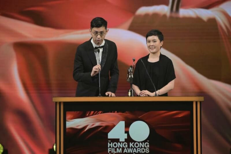 導演阮鳳儀(右)的「美國女孩」獲得最佳亞洲華語電影。(圖取自facebook.com/hongkongfilmawards)