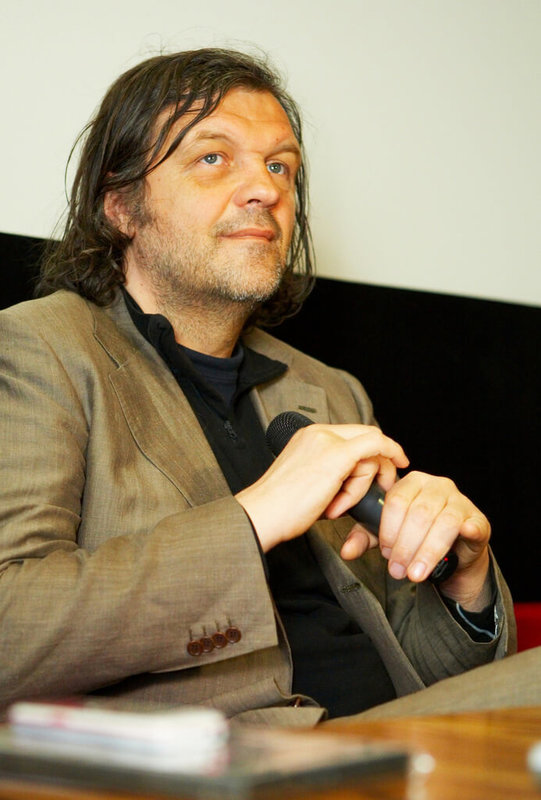 塞爾維亞導演庫斯杜力卡(Emir Kusturica)被譽為「全世界最會得獎」的導演,在80至90年代幾乎拿遍歐洲3大影展獎項,作品每次出手皆保證不空手而歸。(光年映畫提供)中央社記者葉冠吟傳真 111年7月18日