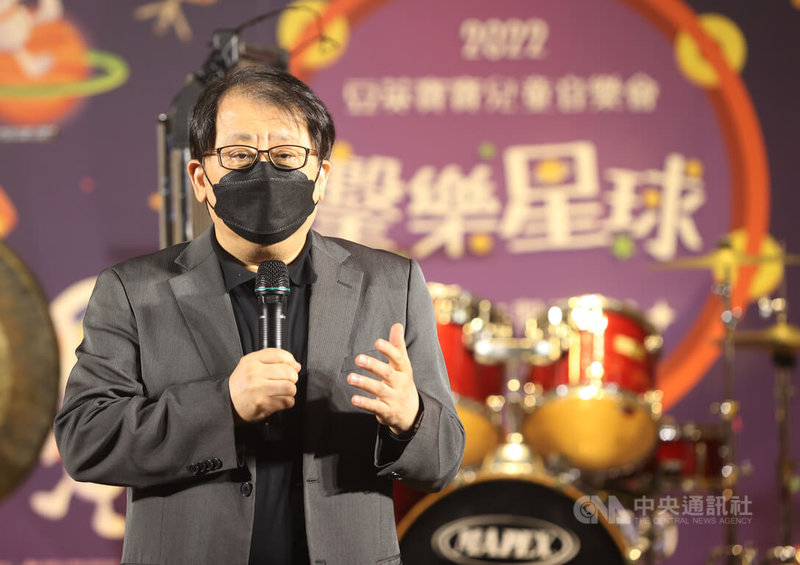 朱宗慶打擊樂團創辦人暨藝術總監朱宗慶19日表示,朱宗慶打擊樂團兒童音樂會今年已邁向35年,陪伴著大小朋友一起成長,他說,「我常在音樂會上看見父母親笑得跟孩子一樣,跟小孩一樣開心,做起兒童音樂會來就更有意義」。中央社記者鄭傑文攝 111年7月19日