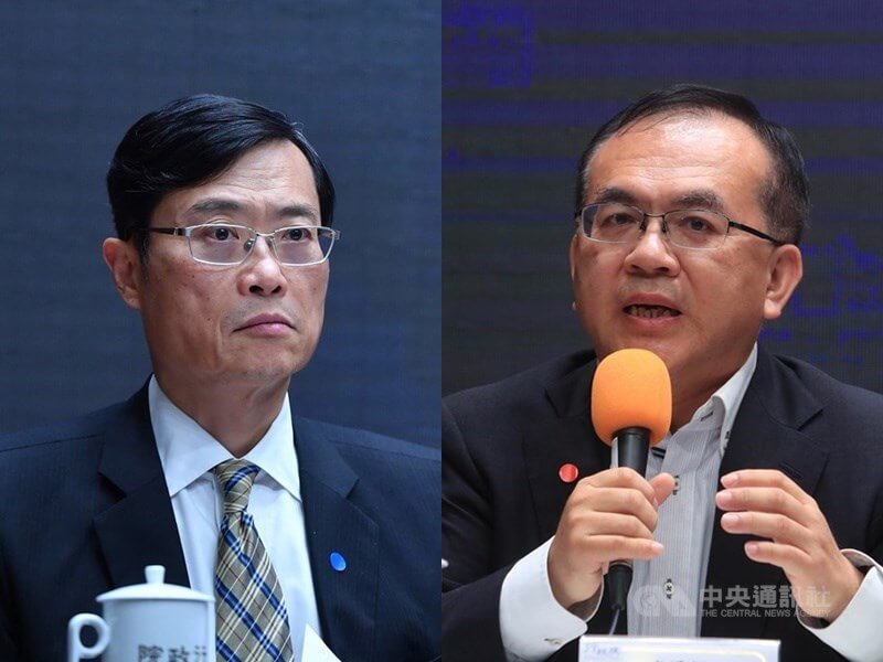 經濟部政務次長陳正祺(左起)與交通部政務次長陳彥伯接任疫情指揮中心副指揮官,分掌觀光、經濟等業務。(中央社檔案照片)