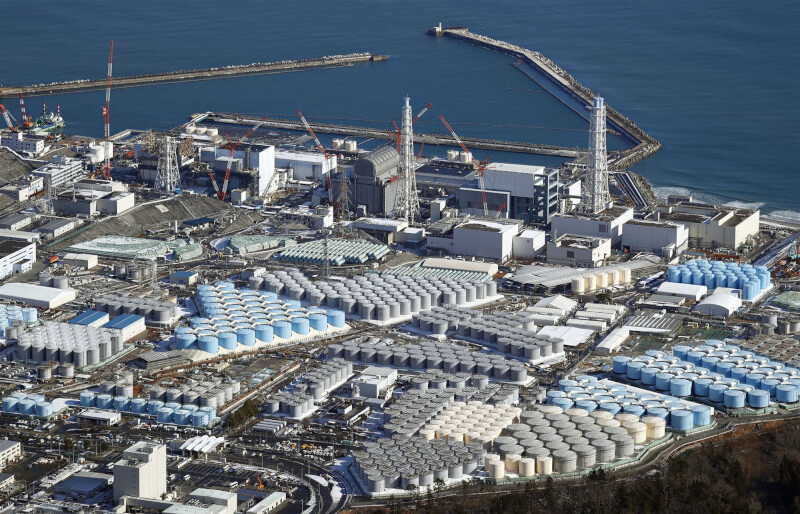 日本核能監管機構22日正式批准，允許福島第一核電廠（圖）中逾100萬噸處理過核廢水排入海中。（共同社）