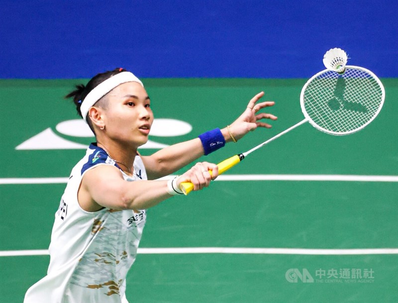 奧運羽球女單銀牌得主戴資穎23日在2022台北羽球公開賽女單4強戰,以直落二拿勝挺進冠軍賽。戴資穎過去曾在台北羽賽3度封后,只要24日再奪冠,將追平賽史女單最多冠紀錄。中央社記者鄭清元攝 111年7月23日