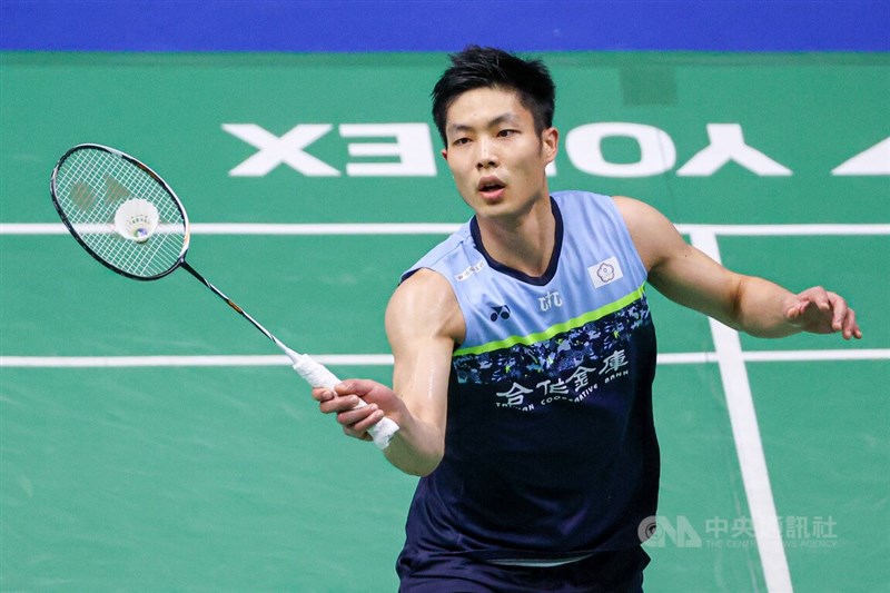 台灣羽球一哥周天成(圖)23日在2022台北羽球公開賽男單4強賽,以21比12、21比12直落二輕取馬來西亞好手宋俊偉,挺進冠軍決賽。中央社記者鄭清元攝 111年7月23日