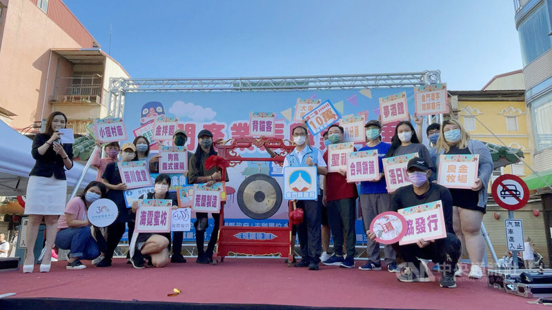 國內疫情趨緩,暑假旅遊旺季到,金門縣政府特別擴大舉辦「金門美食讚」美食聯合行銷活動,24日將正式開跑,與地區美食、伴手禮及青創業者一起拚經濟,刺激消費。中央社記者黃慧敏攝 111年7月23日