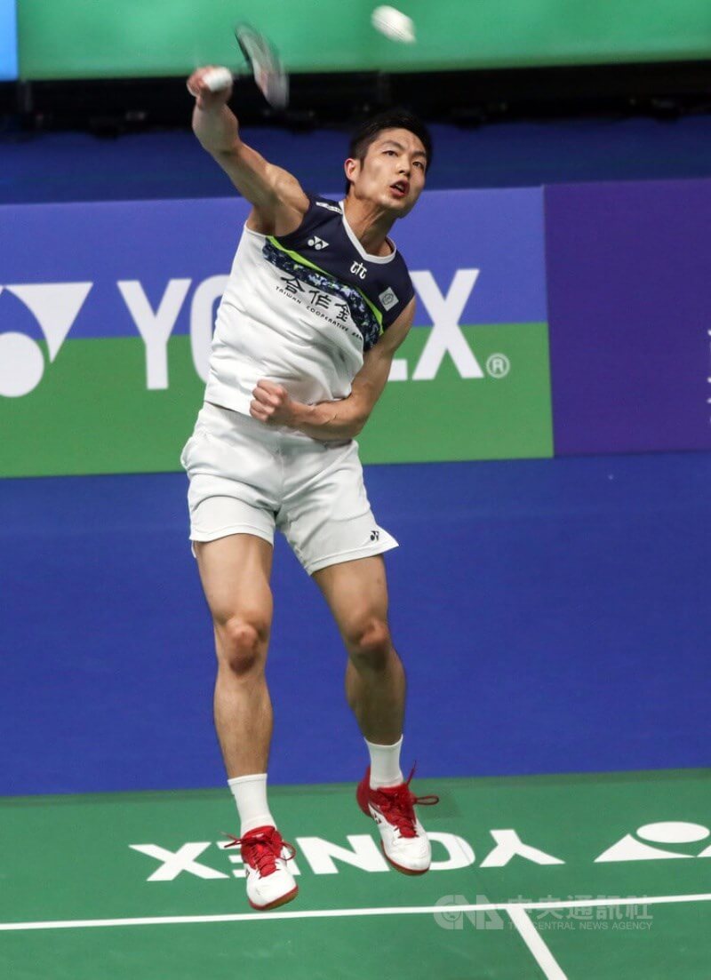 台灣羽球一哥周天成（圖）23日在台北羽球公開賽男單4強，以21比12、21比12擊敗世界排名59的馬來西亞好手宋俊偉。（中央社檔案照片）