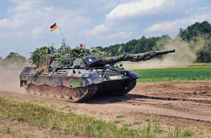 波蘭軍援烏克蘭逾200輛蘇聯坦克對抗俄軍，德國承諾將提供坦克彌補缺口，但數量和性能無法滿足需求。圖為豹1型坦克。（圖取自維基共享資源；作者Rainer Lippert ，CC BY-SA 4.0）