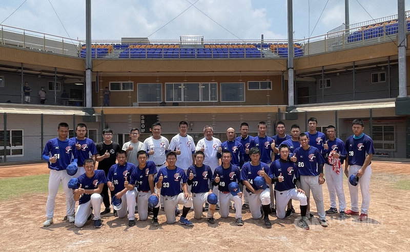 U18世界盃棒球賽藍白對抗賽9戰打完,將選出第2階段培訓名單,7月底展開第2階段集訓,最後正選名單為20人。圖為培訓隊藍隊。中央社記者謝靜雯攝 111年7月25日