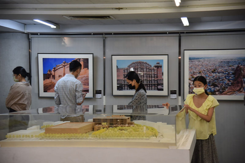 印度台北協會和國家圖書館今天起至8月25日共同舉辦「台灣眼中的印度攝影展」,嚴選14位台灣攝影師 的21 幅作品,呈現印度各地不同景點、節慶和生活的各樣面向。(印度台北協會提供)中央社記者黃雅詩傳真 111年7月27日