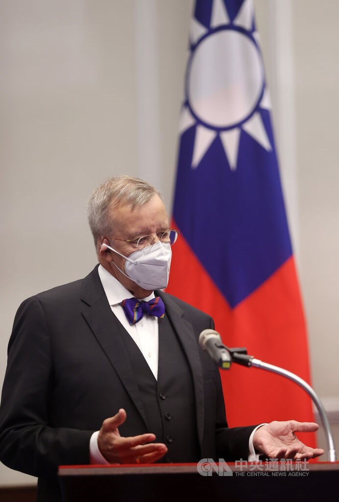 愛沙尼亞前總統易維斯(圖)27日到總統府晉見總統蔡英文,表示世界各大城市在這個數位時代可以說是零距離,應該要重新思考所謂安全的概念,不再受限於地緣政治與地理。中央社記者鄭傑文攝 111年7月27日