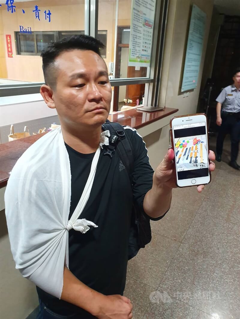 香港歌手何韻詩108年在台北參與遊行時遭潑漆，一審依毀損罪胡志偉（左）判刑3月，二審28日駁回上訴，全案確定。（中央社檔案照片）