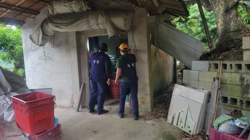 台中市潭子區滷味攤曾姓老闆24日晚間遭槍擊身亡,台中市警察局案發後成立專案小組偵辦,動員警力在太平區山區搜捕。(民眾提供)中央社記者趙麗妍傳真 111年7月28日