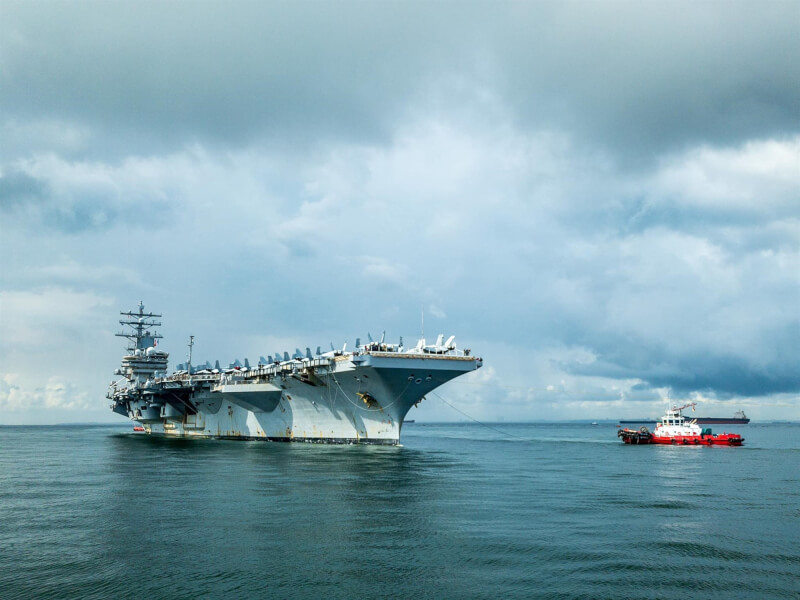 美軍航艦「雷根號」打擊群26日從樟宜海軍基地出發，前往南海執行任務。（圖取自facebook.com/ussronaldreagan）
