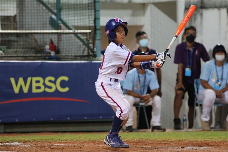第6屆U12台灣隊29日晚間迎戰巴拿馬隊,台灣小將陳恩6局敲出再見安。(中華民國棒球協會提供)中央社記者謝靜雯傳真 111年7月29日
