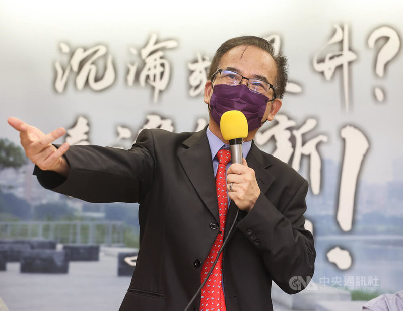 前台南縣長蘇煥智29日上午在台大校友會館舉行記者會，宣布參選台北市長。中央社記者鄭清元攝 111年7月29日