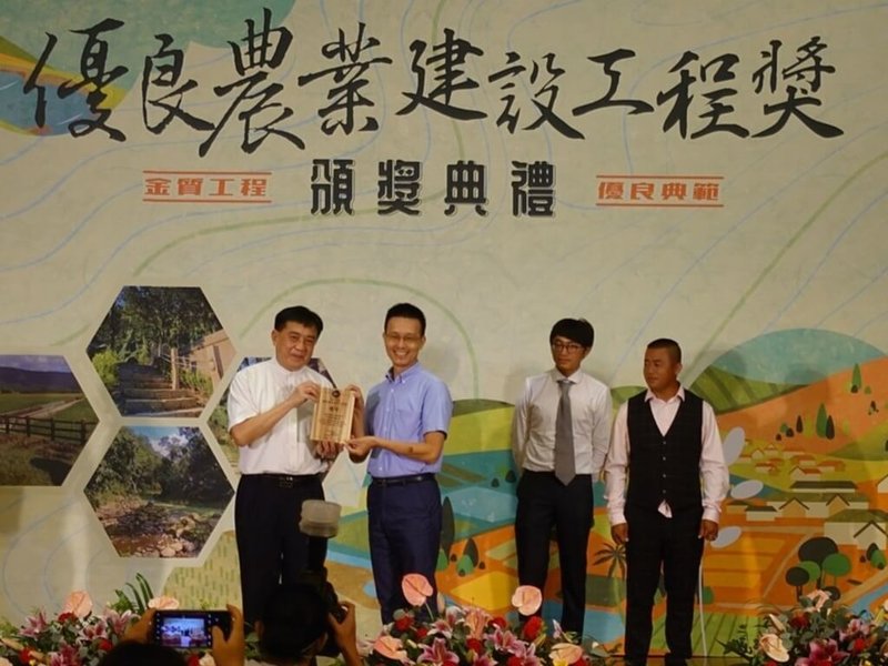 屏東林區管理處30日表示,已辦理草坔坑溝土砂防治工程,且與轄區另3項工程兼顧生態優化棲地,獲優良農業建設工程獎1優等、3佳作肯定。(林務局提供)中央社記者曾以寧傳真 111年7月30日