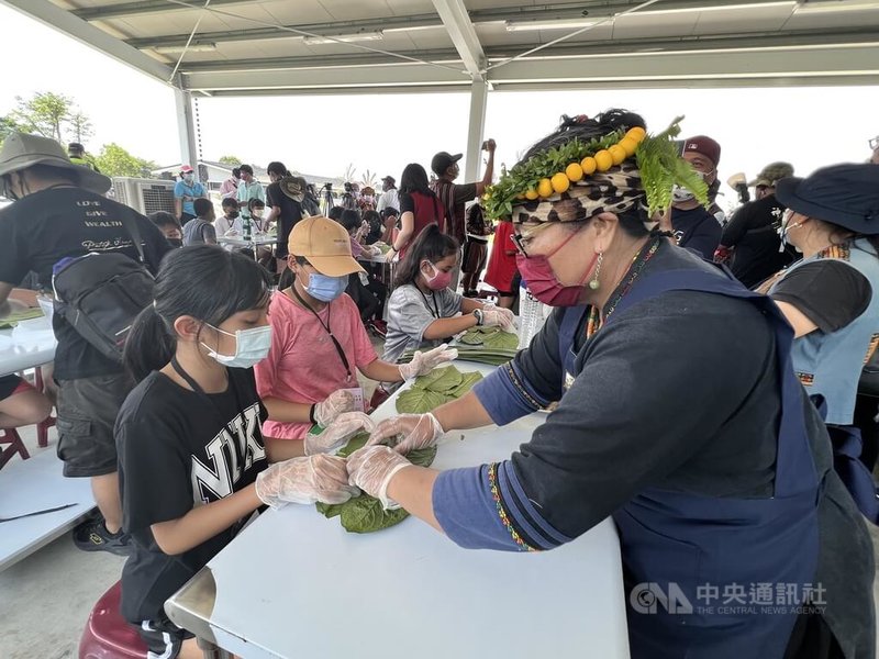 屏東縣新來義部落之心30日啟用,將成為屏東原住民長者、青壯年及孩童發展文化、教育、產業及社福多元面向的全人、全能服務場域。中央社記者李卉婷攝 111年7月30日