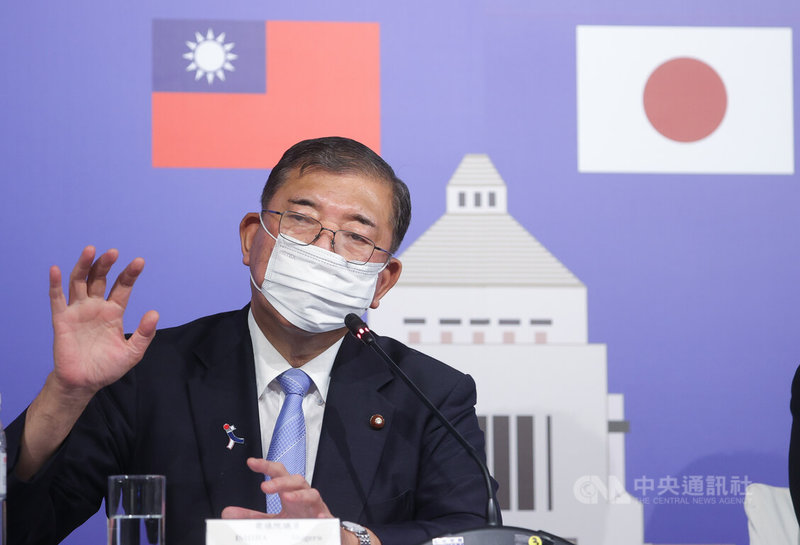 由日本跨黨派國會議員組成的「思考日本安全保障議員之會」訪台團一行27日抵台,30日上午舉行記者會,訪團成員日本前防衛大臣石破茂(圖)出席,回應有關區域安全等問題。中央社記者謝佳璋攝 111年7月30日