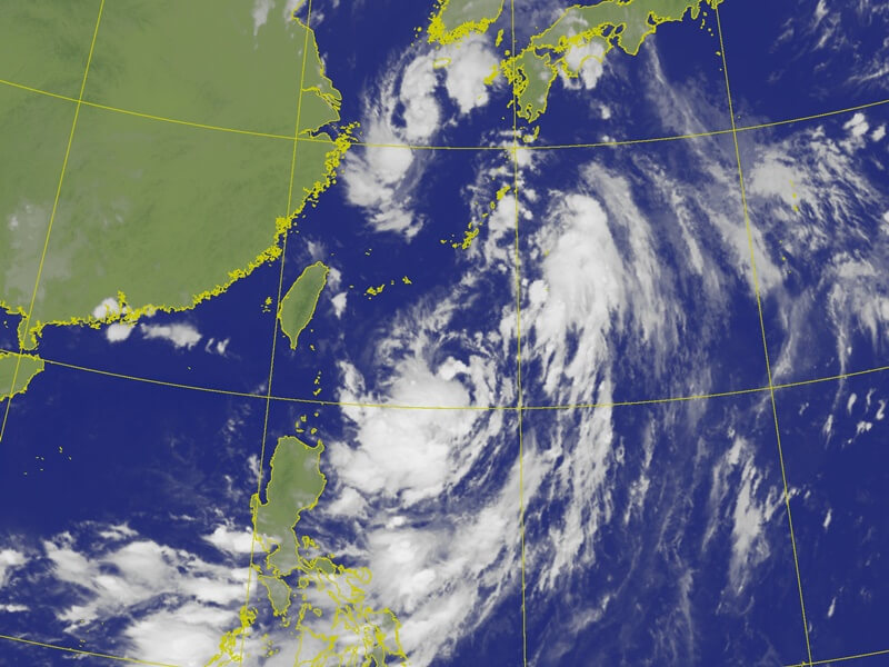 氣象專家吳德榮提醒，週末2天台灣在季風環流西側，各地有局部短暫陣雨的機率。圖為30日上午9時40分台灣附近衛星雲圖。（圖取自氣象局網頁cwb.gov.tw）