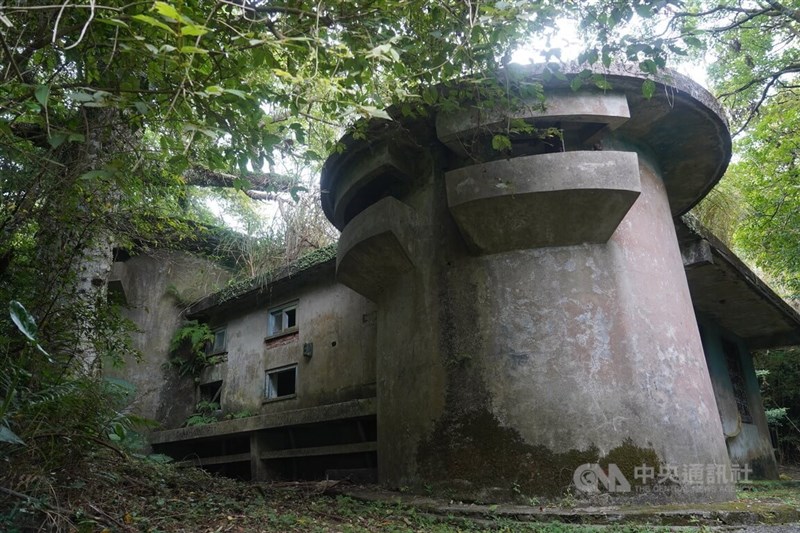 陽明書屋前身是中興賓館，內衛巡守重點設在北面，步道長約750公尺左右。圖為當年守衛兵營建築，現已成為蝙蝠棲身處。中央社記者趙世勳攝 111年7月31日