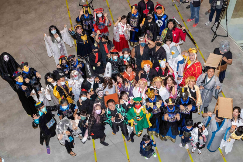 台南市美術館2館「亞洲的地獄與幽魂」展百鬼漫遊Cosplay午夜專場30日登場,逾百名角色扮演者化身諸多東方幽魂鬼怪。(圖取自facebook.com/taiwanweicher)