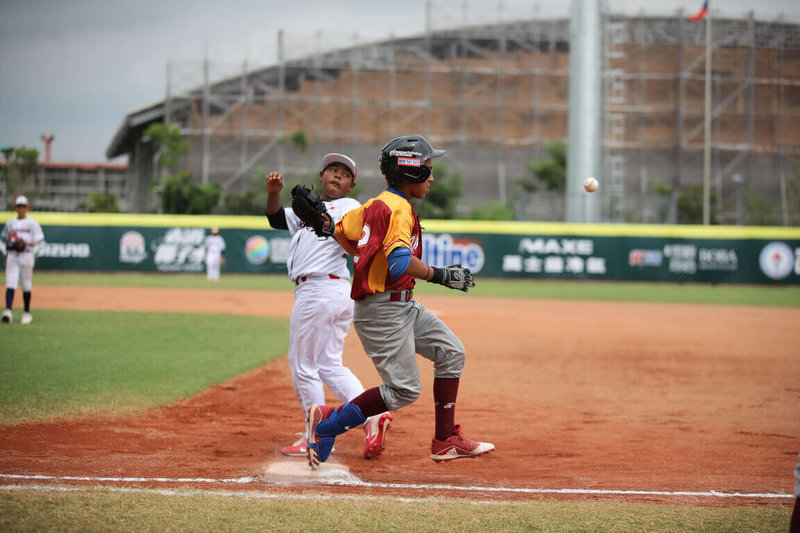 U12世界盃棒球賽委內瑞拉隊1日與巴拿馬隊交手,終場委內瑞拉以7比0拿勝,目前預賽4連勝,暫居A組分組第一。(中華民國棒球協會提供)中央社記者謝靜雯傳真 111年8月1日