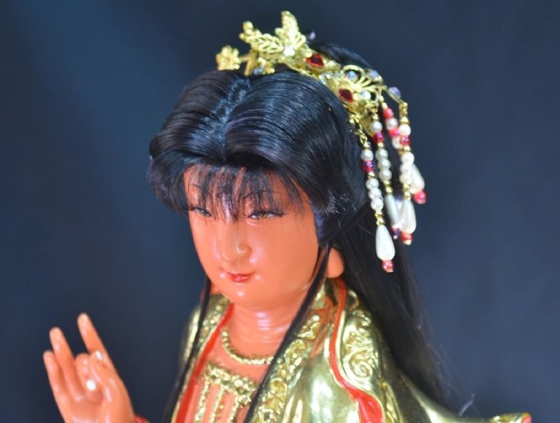 三昧堂創意木偶團隊2日指出,除了製作神衣、神帽,每尊神明要求的客製化形態也非常不同,例如觀音佛祖要求要有空氣瀏海的少女造型(圖),媽祖想要自然的髮髻和華麗的髮簪。(三昧堂提供)中央社記者蔡智明傳真 111年8月2日