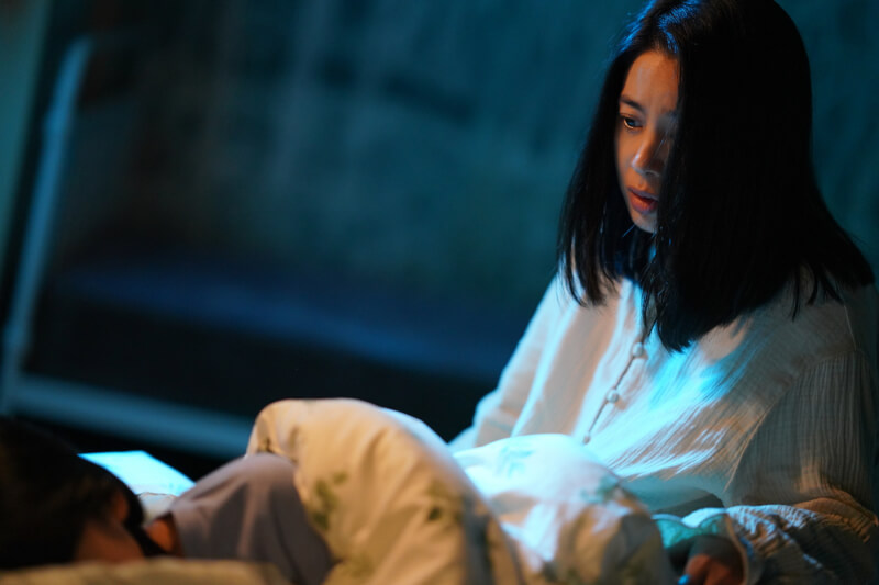 由徐令姬(圖)主演的電影邪門改編自韓國作家全建宇的小說,徐令姬透露不敢一個人在晚上讀本片劇本,為了壯膽於是夜奔超商讀本。(采昌國際多媒體提供)